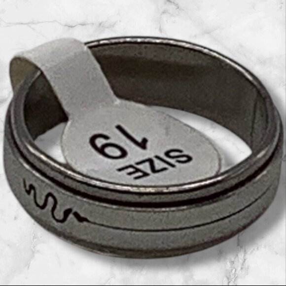 Stainless Steel Unisex Ring With Engraved Wave Design Sliver Tone Size 9 - Picture 4 of 7